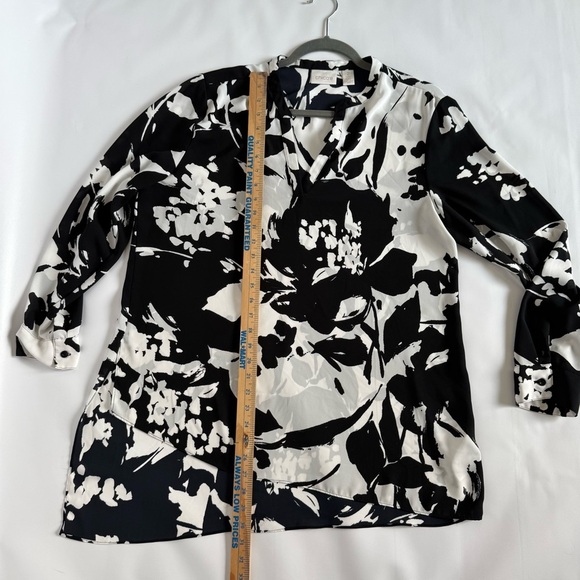 Chico's Black and White floral long sleeve Abstract Blouse size 2 (large 12) - Picture 7 of 11